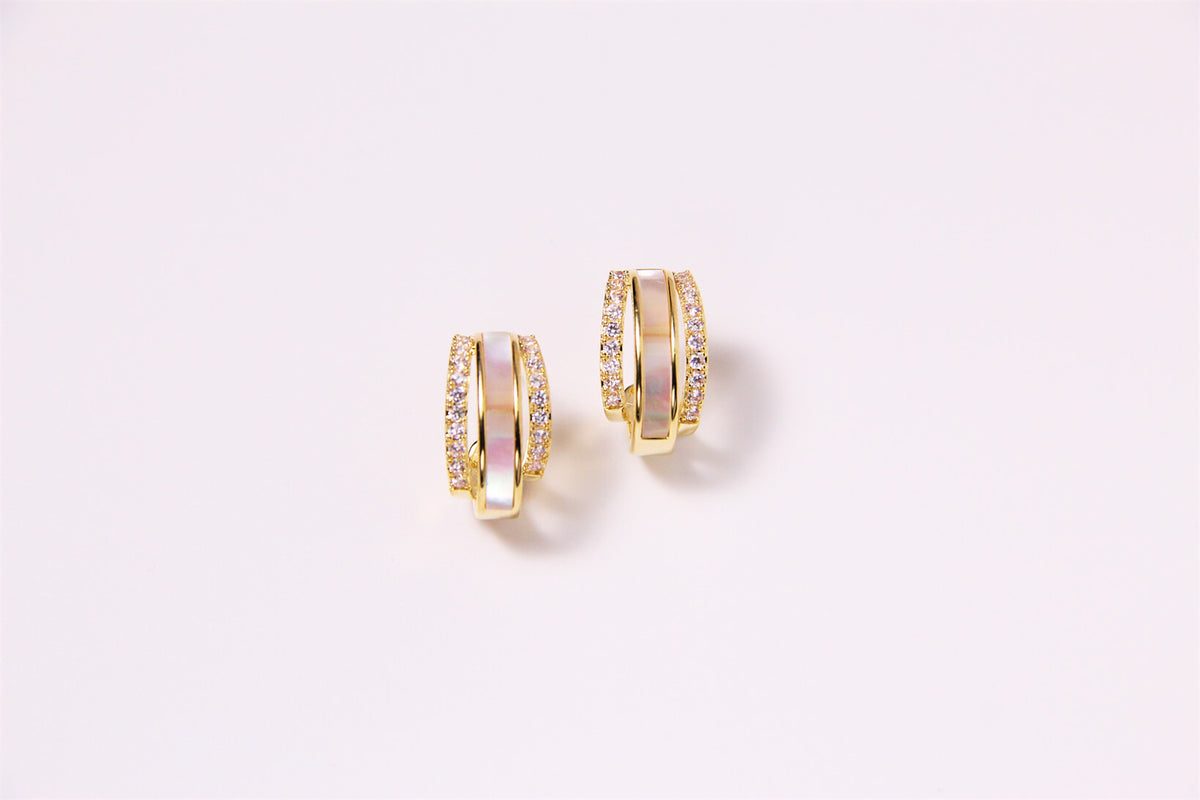 Glimmer Hoop ｜Pearl & Zircon Earrings™