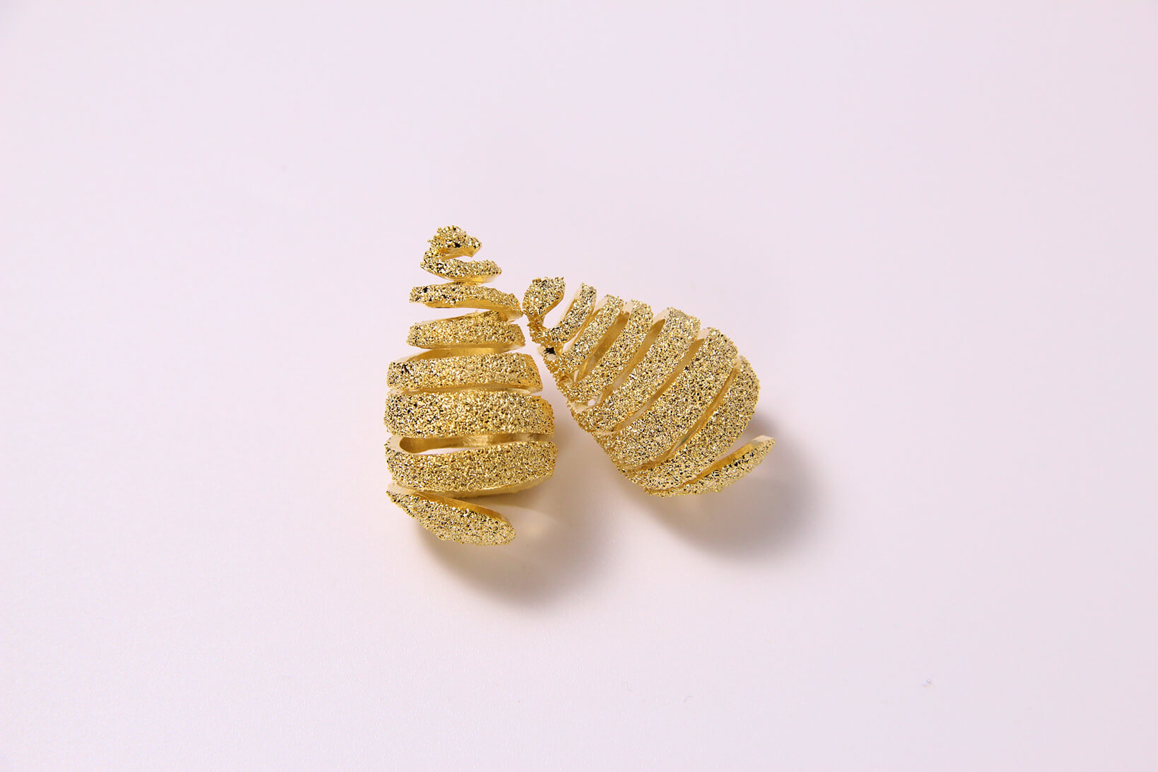 Ribbon｜Gold Spiral Earrings™